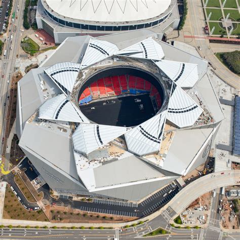 atlanta falcons new stadium roof closing